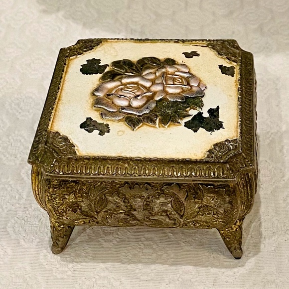 Vintage 1960's Footed Roses Trinket Box
